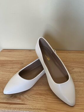 Women’s White Bridal Ballet Flats Size 8.5